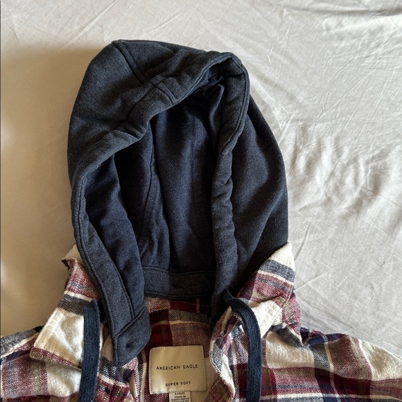 American Eagle Outfitters Plaid Hooded Flannel in Burgundy, Navy & Cream - Picture 3 of 6